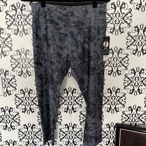 Black/Gray Tie Dye Capri Leggings with Side Pockets - Size Large